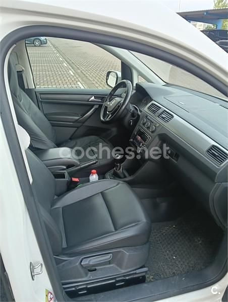 Usado VW Caddy Maxi Trendline 110 CV (80 kW) 2019 Blanco Monovolumen