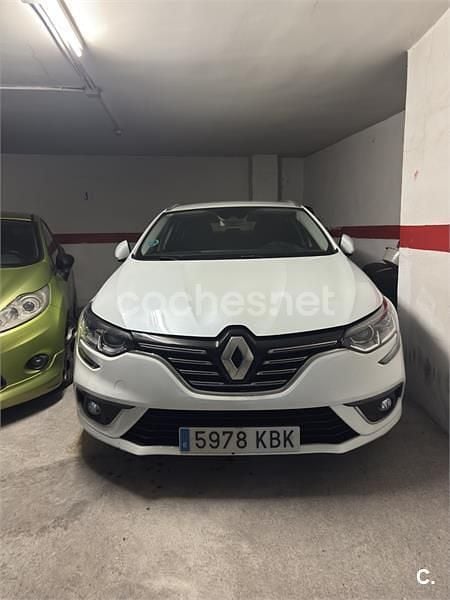 Usado Renault Mégane GrandTour Zen 130 CV (95 kW) 2017 Blanco Familiar