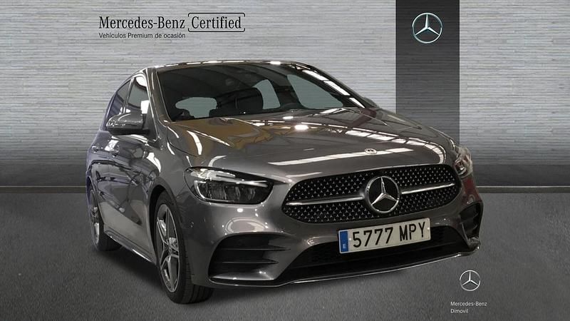 Usado Mercedes B180 AMG line 116 CV (85 kW) 2024 Gris montaña Monovolumen