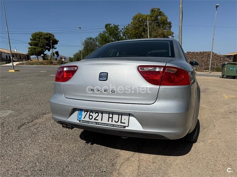 Usado Seat Exeo Reference 120 CV (88 kW) 2012 Gris / plata Berlina