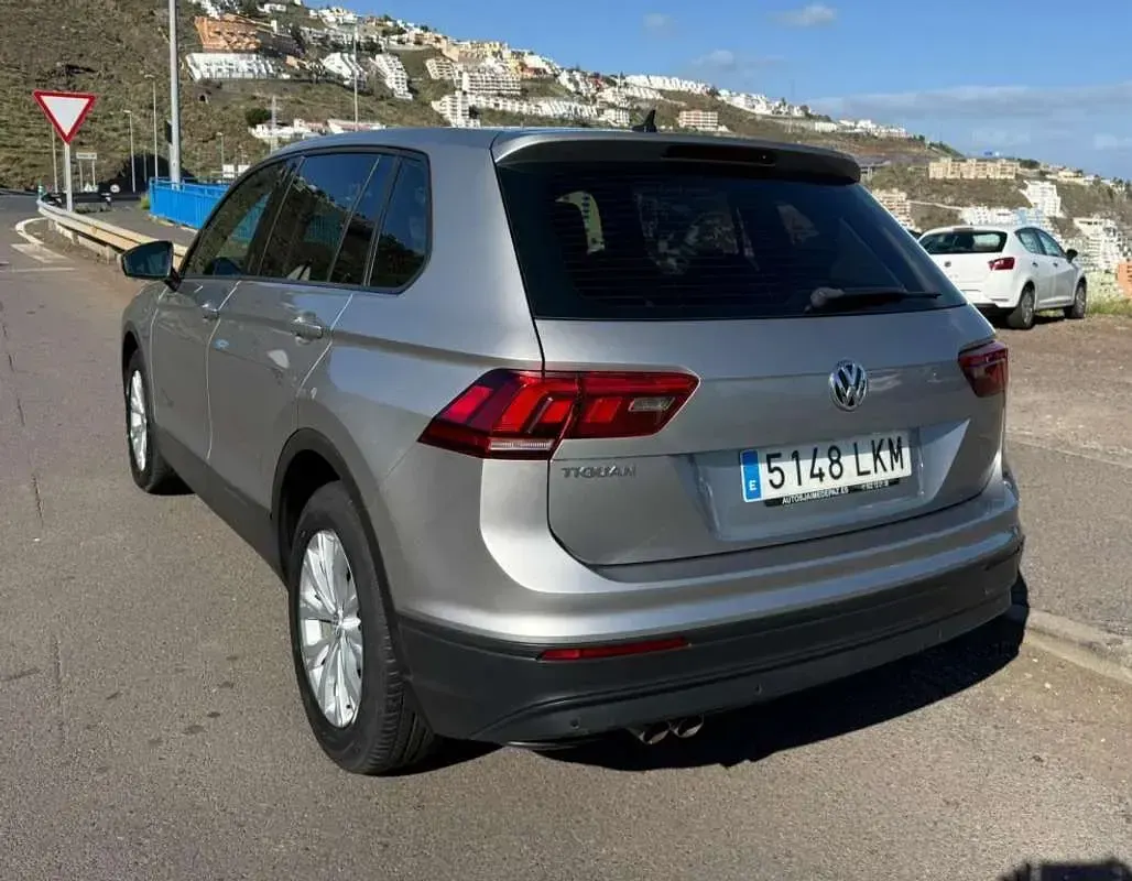 Usado VW Tiguan 131 CV (96 kW) 2020 Gris SUV