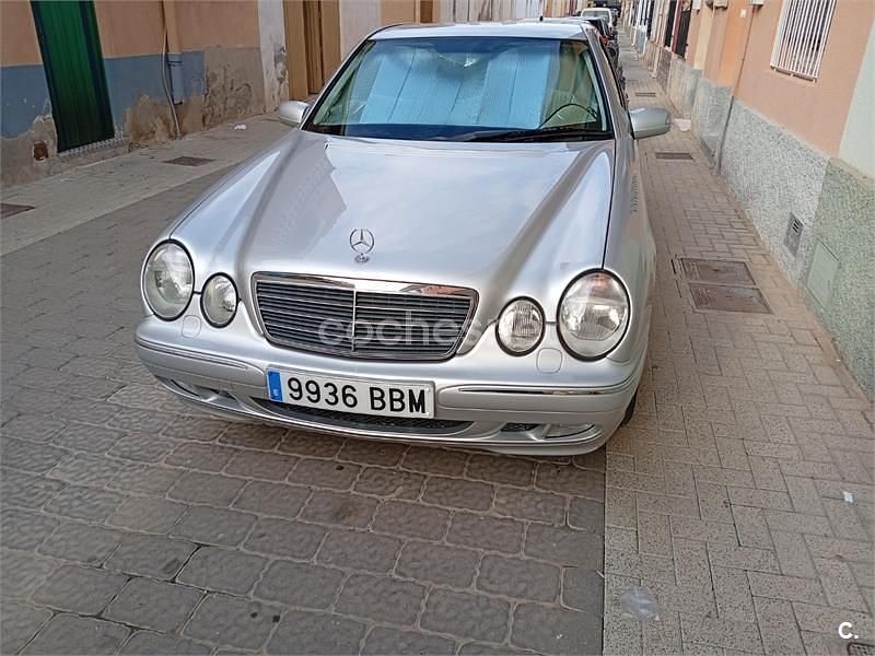 Gris / plata Usado 2000 Mercedes E200 Elegance Berlina | 4500 € - Imagen 1/4