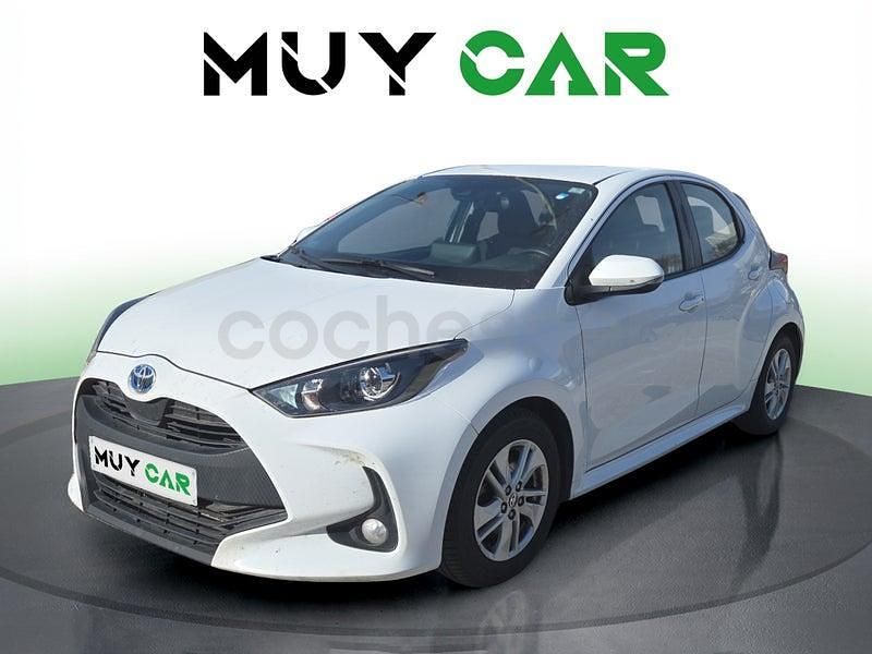 Usado Toyota Yaris Hybrid Active 116 CV (85 kW) 2021 Blanco Berlina