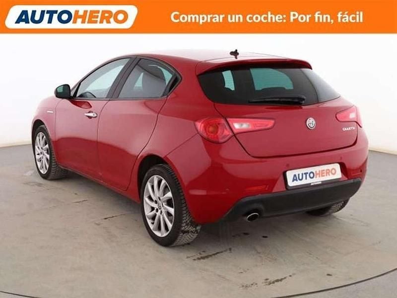 Usado Alfa Romeo Giulietta Super 120 CV (88 kW) 2017 Rojo Utilitario