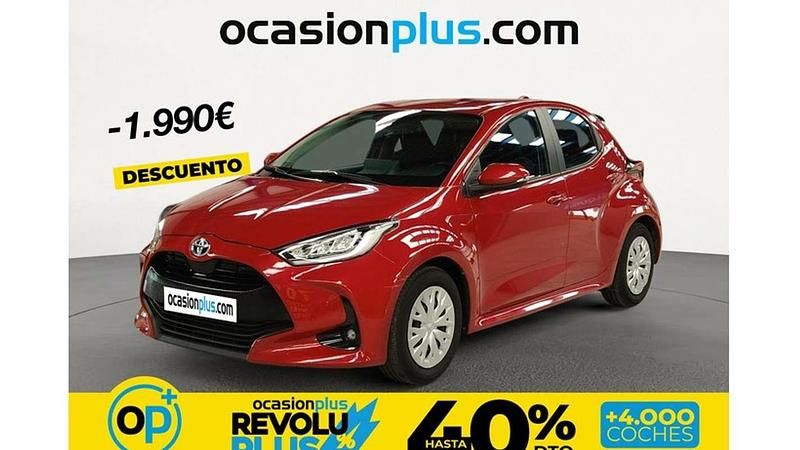 Usado Toyota Yaris Hybrid Business Edition 116 CV (85 kW) 2022 Rojo Utilitario
