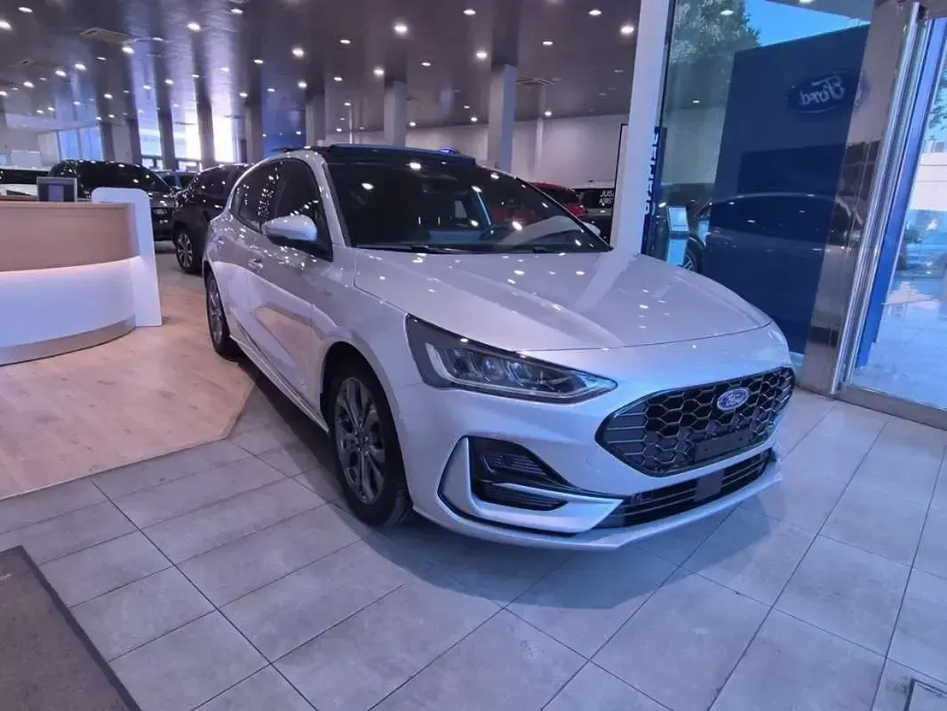Nuevo Ford Focus ST-Line X 125 CV (91 kW) 2025 Plateado Utilitario
