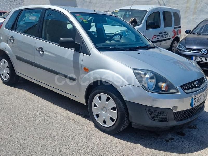 Gris / plata Usado 2008 Ford Fiesta Futura Berlina | 4800 € (Precio justo) - Imagen 1/4