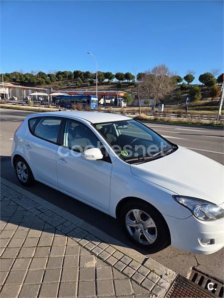 Usado Hyundai i30 Classic 90 CV (66 kW) 2009 Blanco Berlina