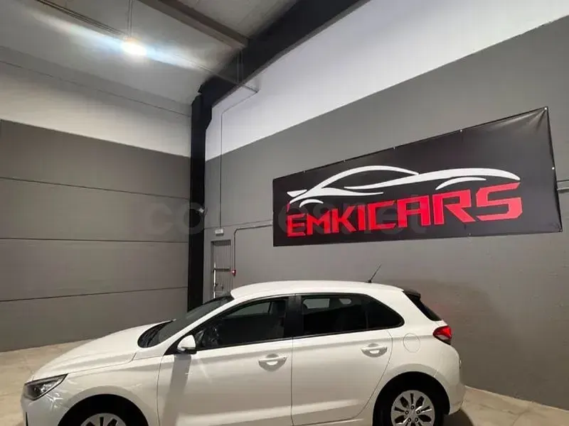 Usado Hyundai i30 95 CV (69 kW) 2017 Blanco Berlina