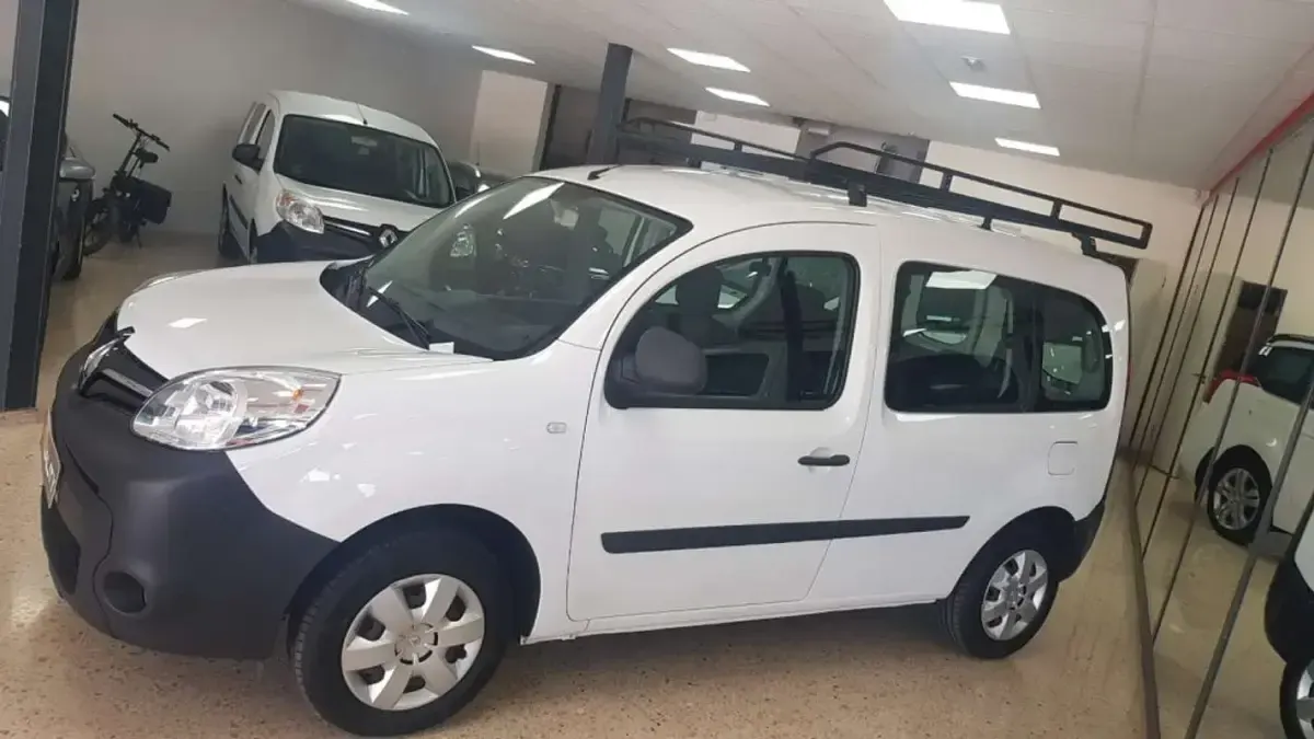 Usado Renault Kangoo 75 CV (55 kW) 2020 Blanco Monovolumen