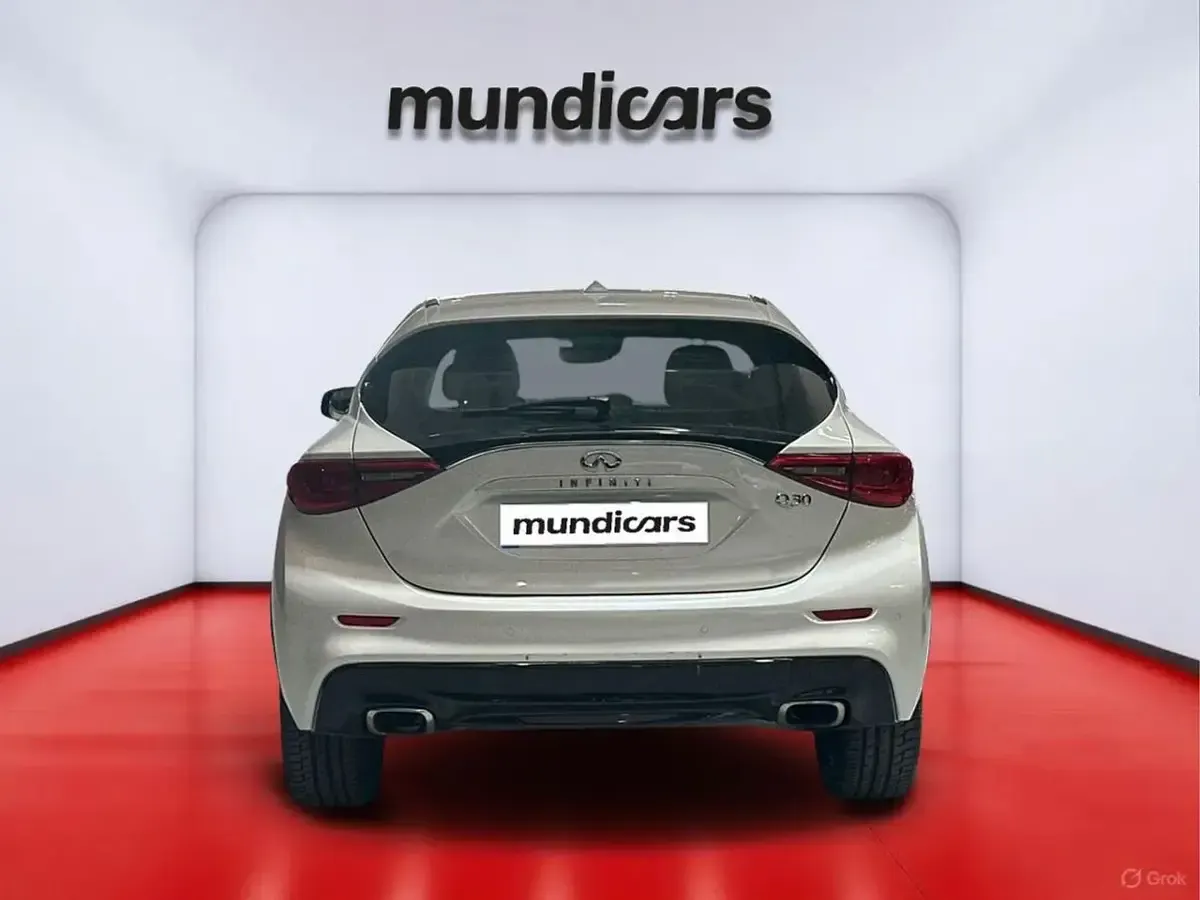 Usado Infiniti Q30 Premium 156 CV (114 kW) 2016 Blanco Berlina