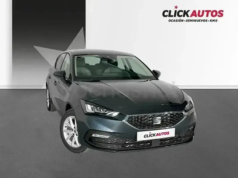 Usado Seat Leon Style 116 CV (85 kW) 2024 Gris / plata Berlina