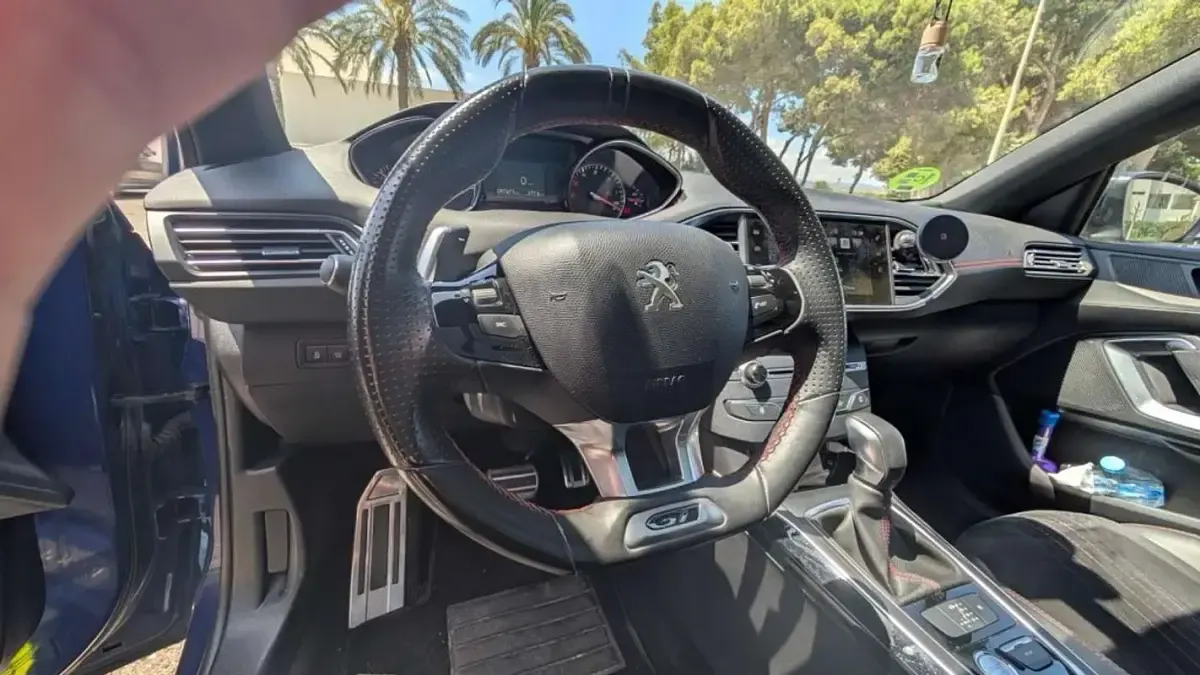 Usado Peugeot 308 SW GT 181 CV (133 kW) 2017 Azul Familiar