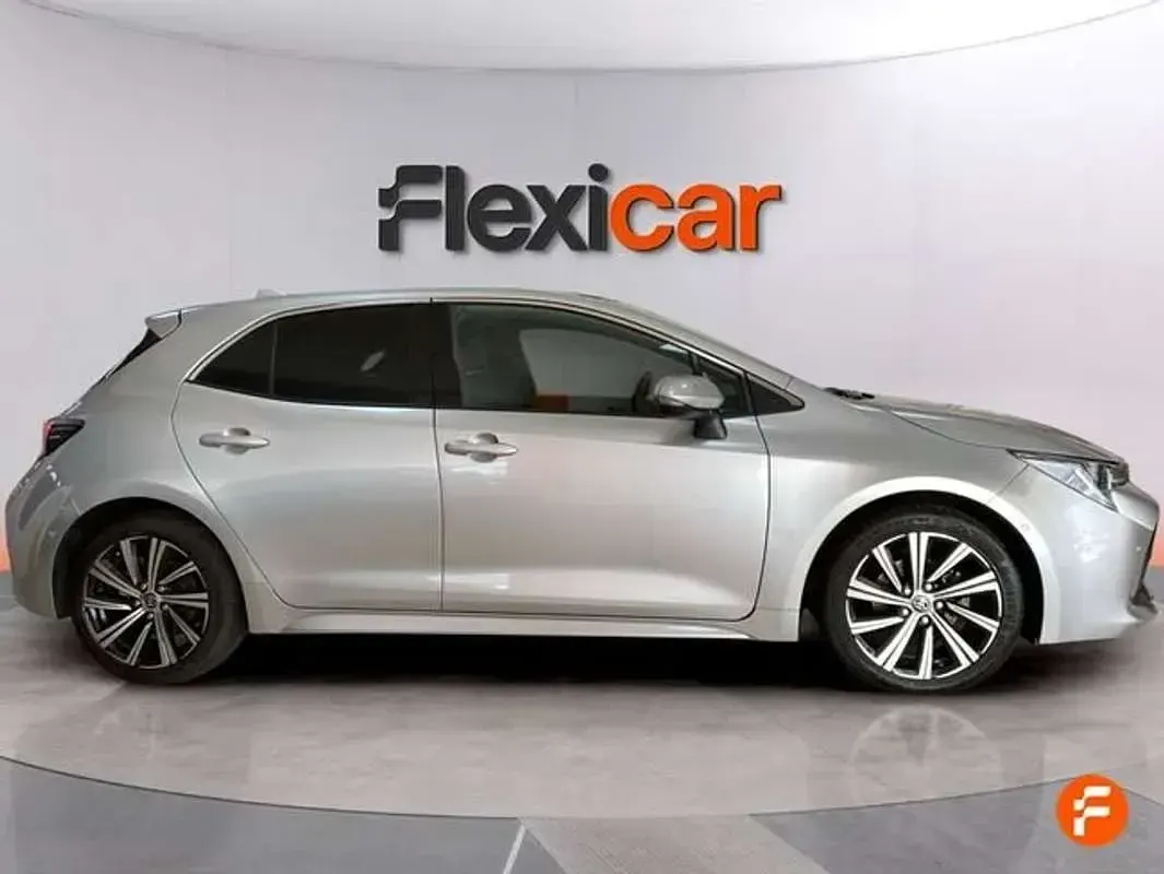 Usado Toyota Corolla Plus 122 CV (89 kW) 2023 Gris Berlina