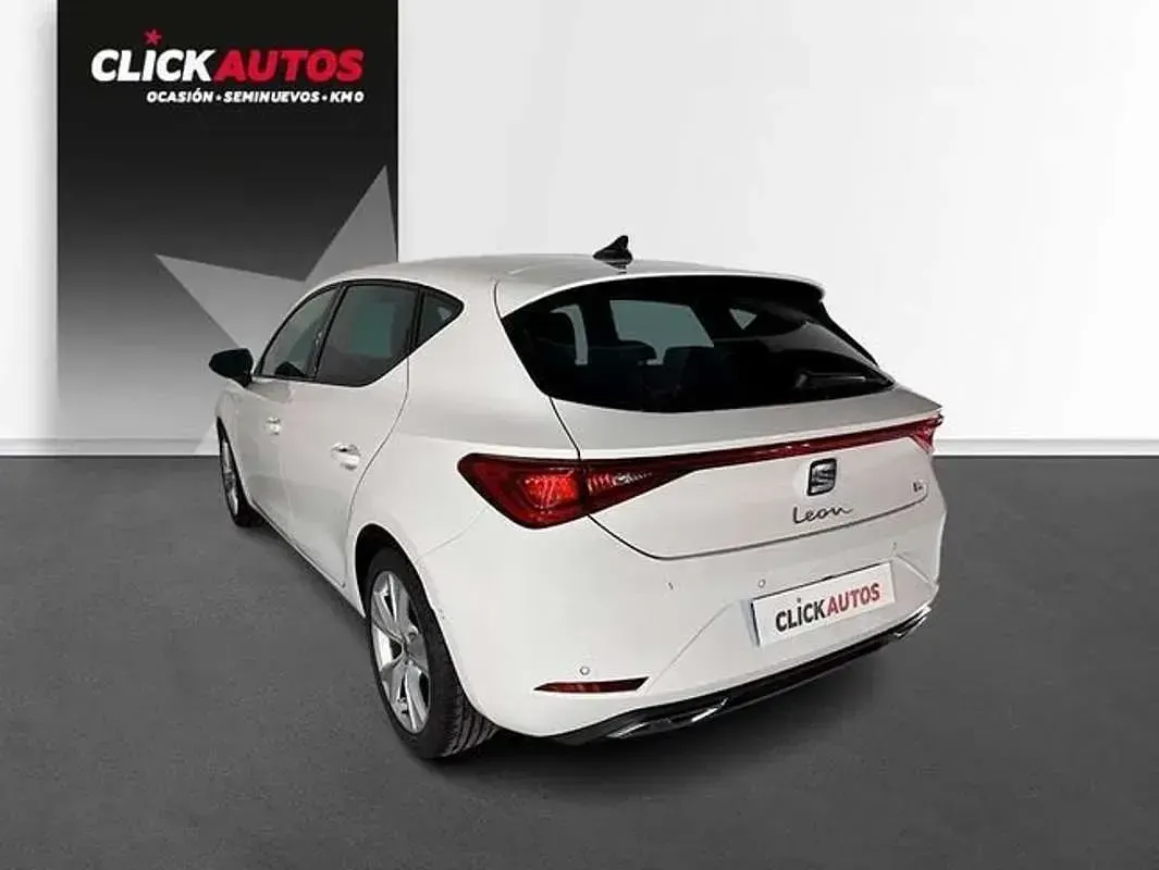 Käytetty Seat Leon FR 150 HP (110 kW) 2025 Valkoinen Viistoperä