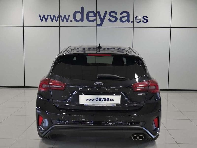 Usado Ford Focus ST-Line 125 CV (91 kW) 2023 Negro Utilitario