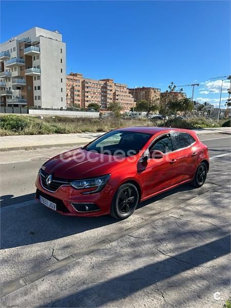 Usado Renault Mégane IV Life 90 CV (66 kW) 2016 Granate Berlina