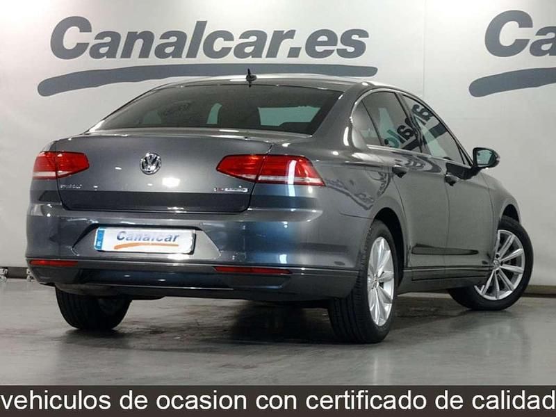 Usado VW Passat Advance 150 CV (110 kW) 2016 Gris Berlina