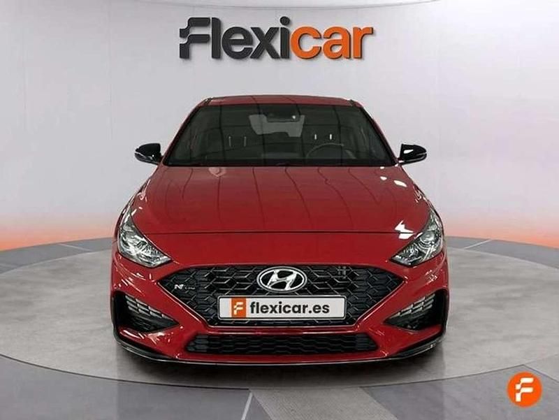 Usado Hyundai i30 N Line 120 CV (88 kW) 2023 Rojo Berlina