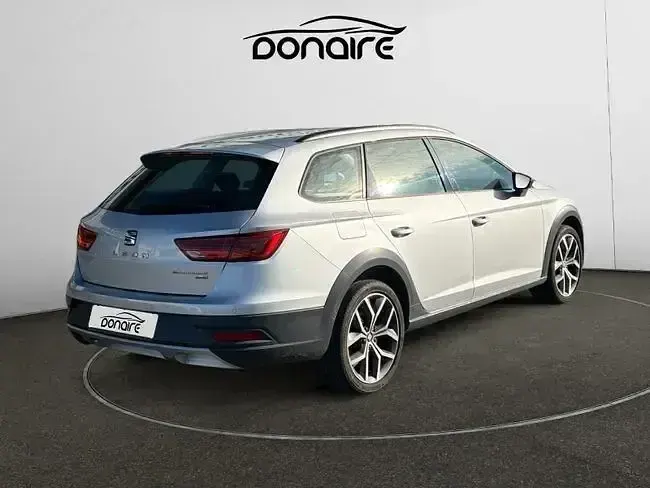 Usado Seat Leon 4Drive 184 CV (135 kW) 2017 Gris / plata Familiar