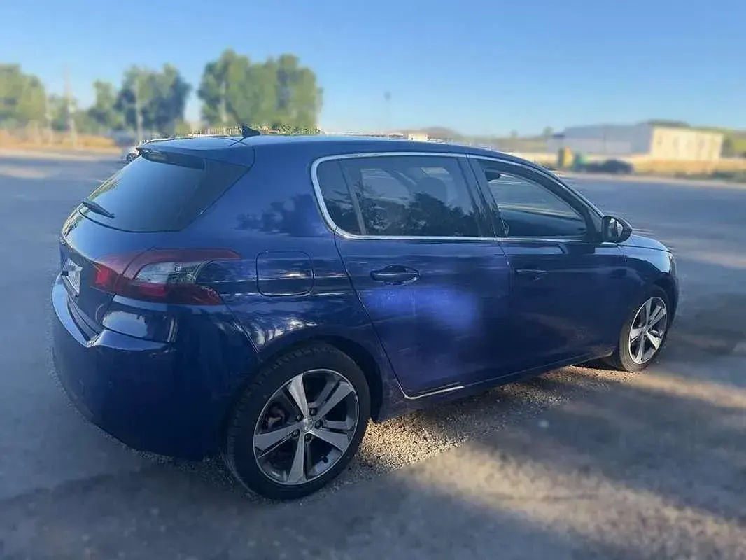 Usado Peugeot 308 Allure 120 CV (88 kW) 2017 Azul Utilitario