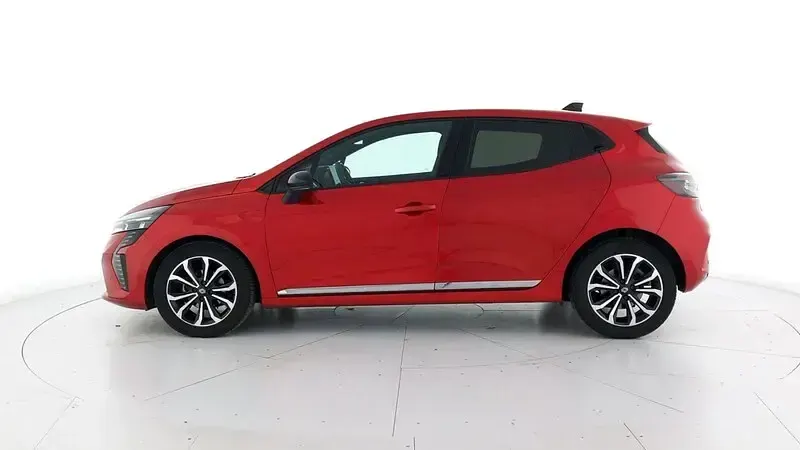 Używany Renault Clio V Techno 91 KM (66 kW) 2024 Czerwony Sedan/Limuzyna