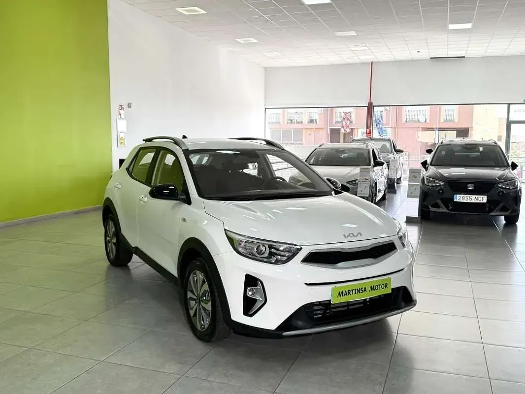Usado Kia Stonic 101 CV (74 kW) 2025 Blanco SUV