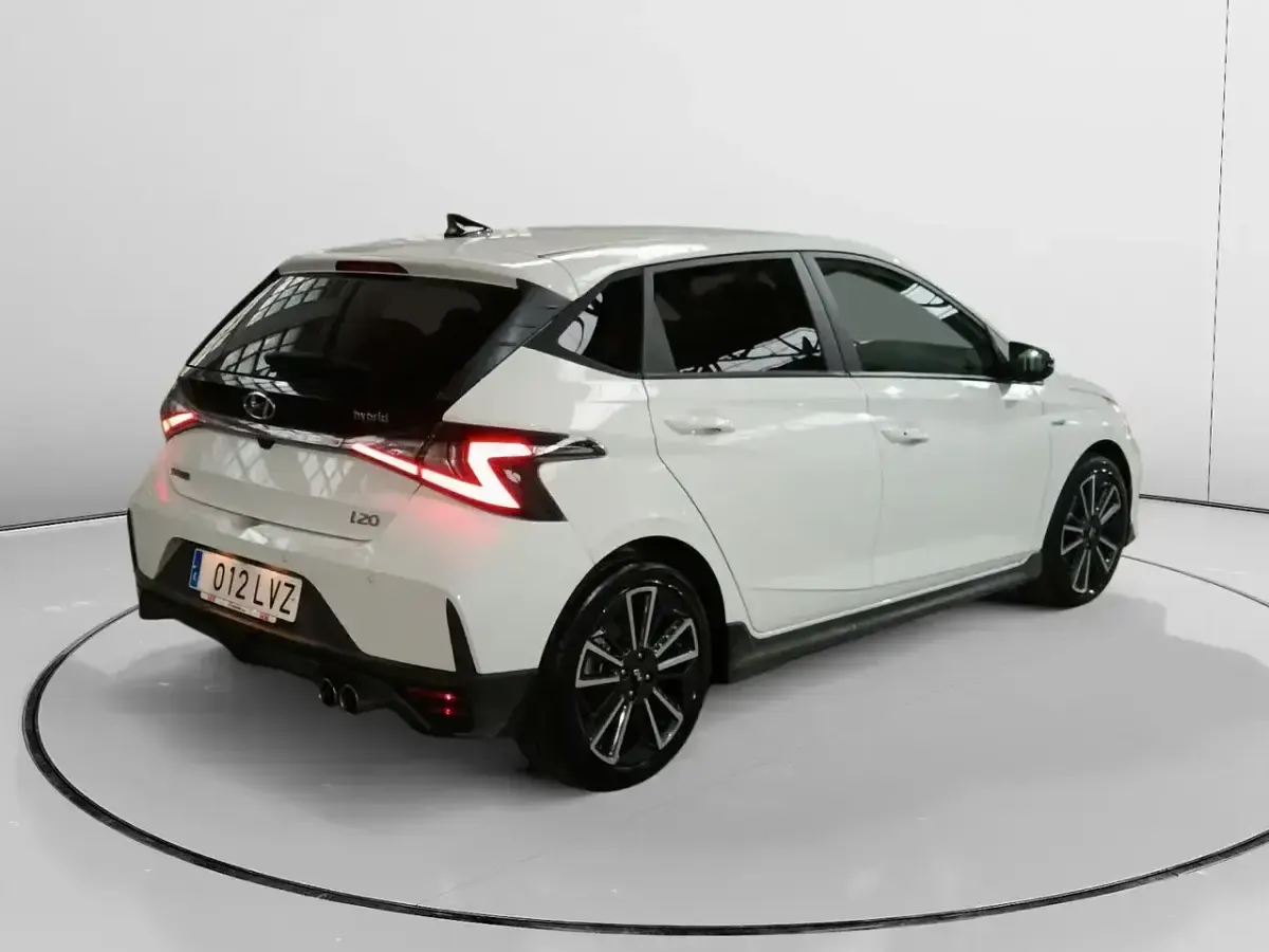 Begagnad Hyundai i20 N Line 101 HK (74 kW) 2022 Vit Sedan