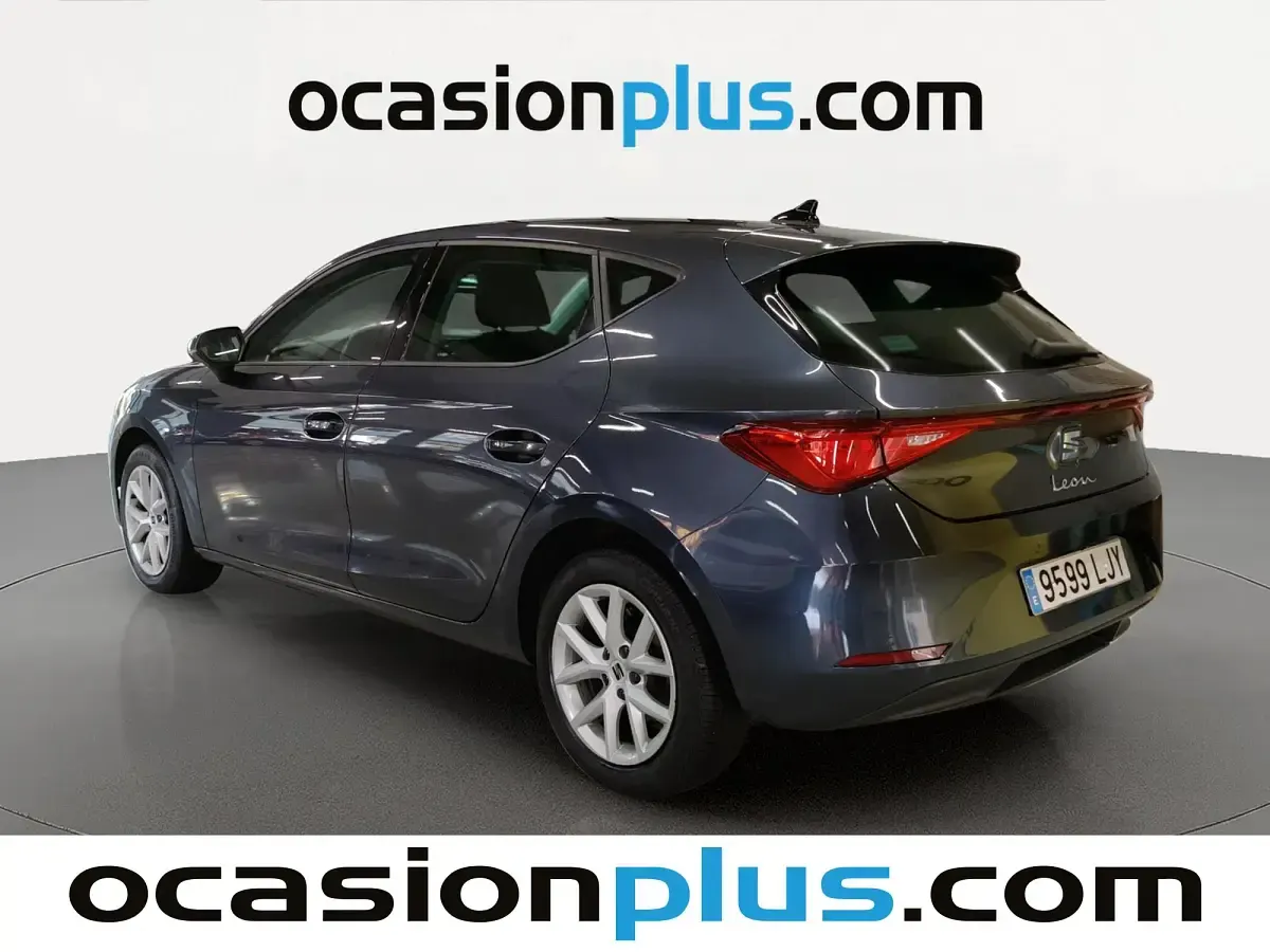 Usado Seat Leon Style 116 CV (85 kW) 2020 Gris Utilitario