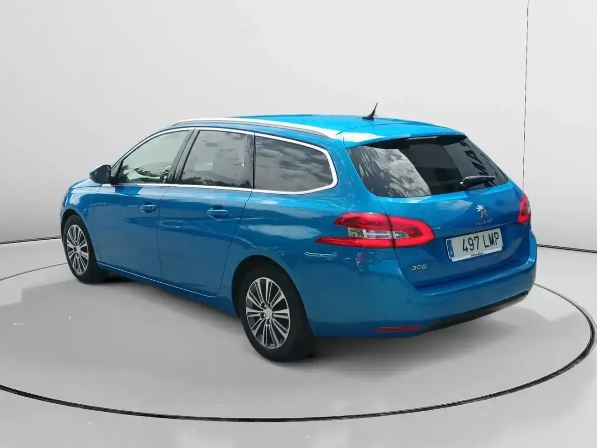 Usado Peugeot 308 Allure 130 CV (95 kW) 2021 Azul Familiar