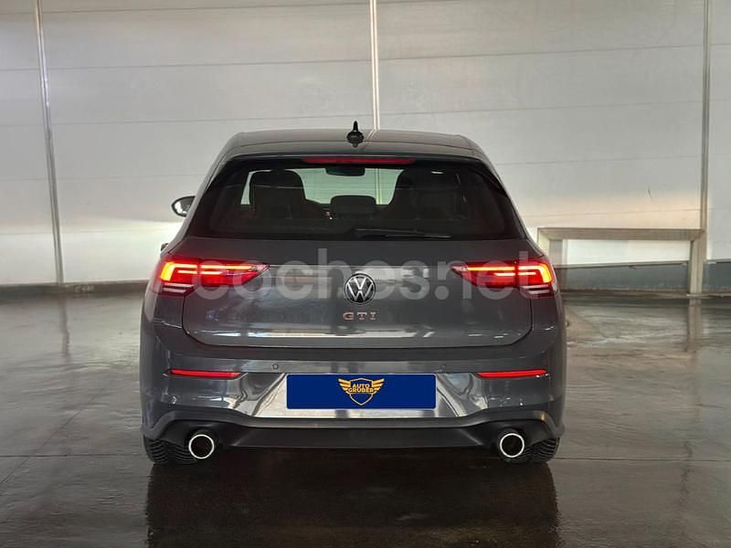 Usado VW Golf VIII GTI 245 CV (180 kW) 2021 Gris / plata Berlina