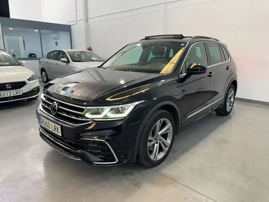 Usado VW Tiguan R-line 245 CV (180 kW) 2021 Negro SUV