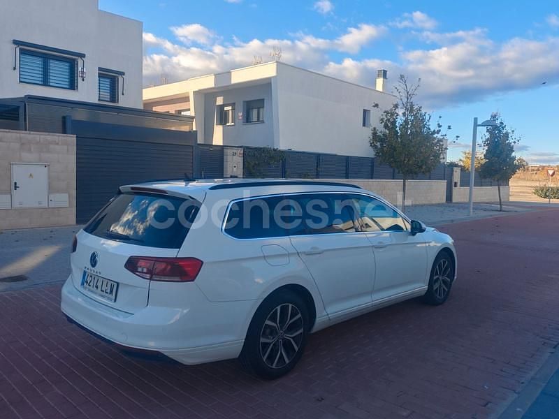 Usado VW Passat Executive 120 CV (88 kW) 2020 Blanco Familiar