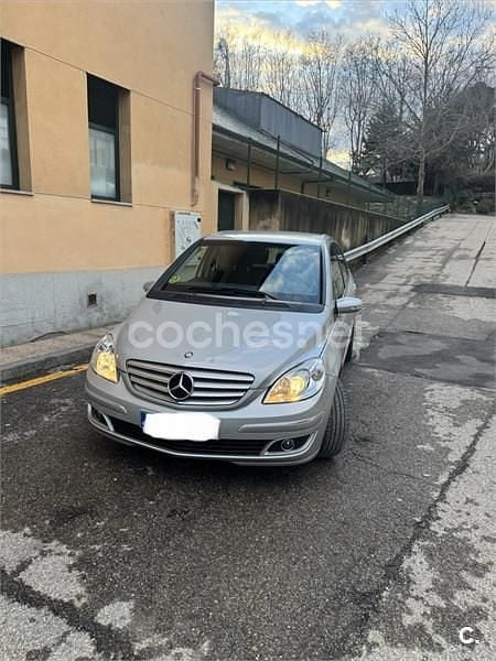 Usado Mercedes B200 140 CV (102 kW) 2007 Gris / plata Monovolumen