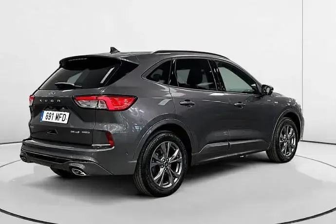 Usado Ford Kuga ST-Line 225 HP (165 kW) 2023 SUV