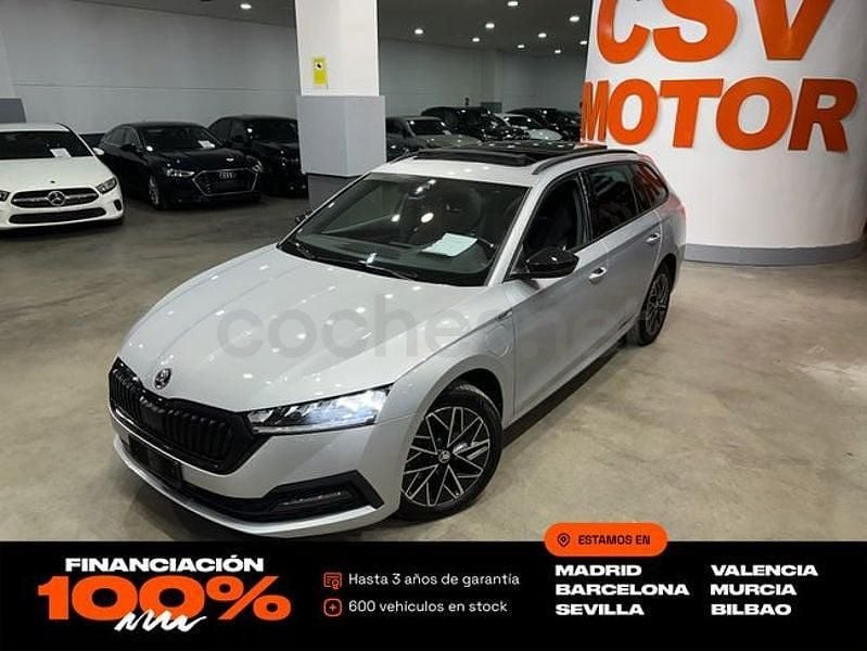 Usado Skoda Octavia 204 CV (150 kW) 2022 Gris / plata Familiar