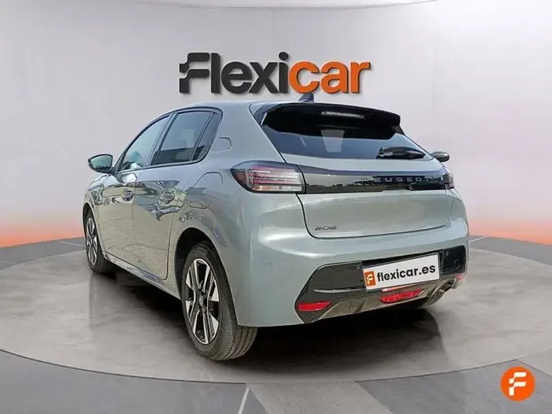 Usado Peugeot 208 Allure 100 CV (73 kW) 2025 Gris / plata Utilitario