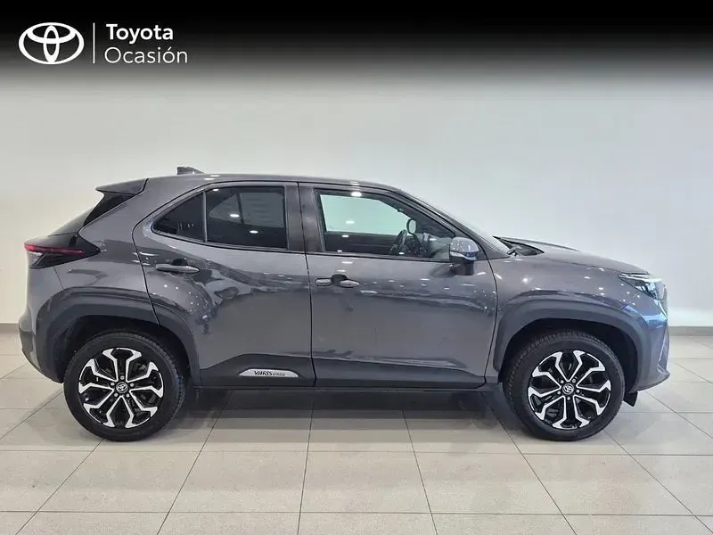 Usado Toyota Yaris Cross Active 116 CV (85 kW) 2022 Gris / plata SUV