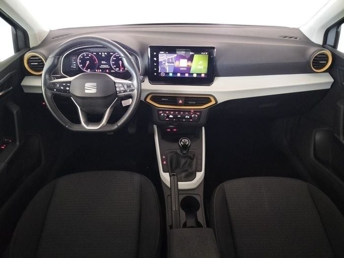 Usado Seat Arona Style 115 CV (84 kW) 2024 Gris plata SUV