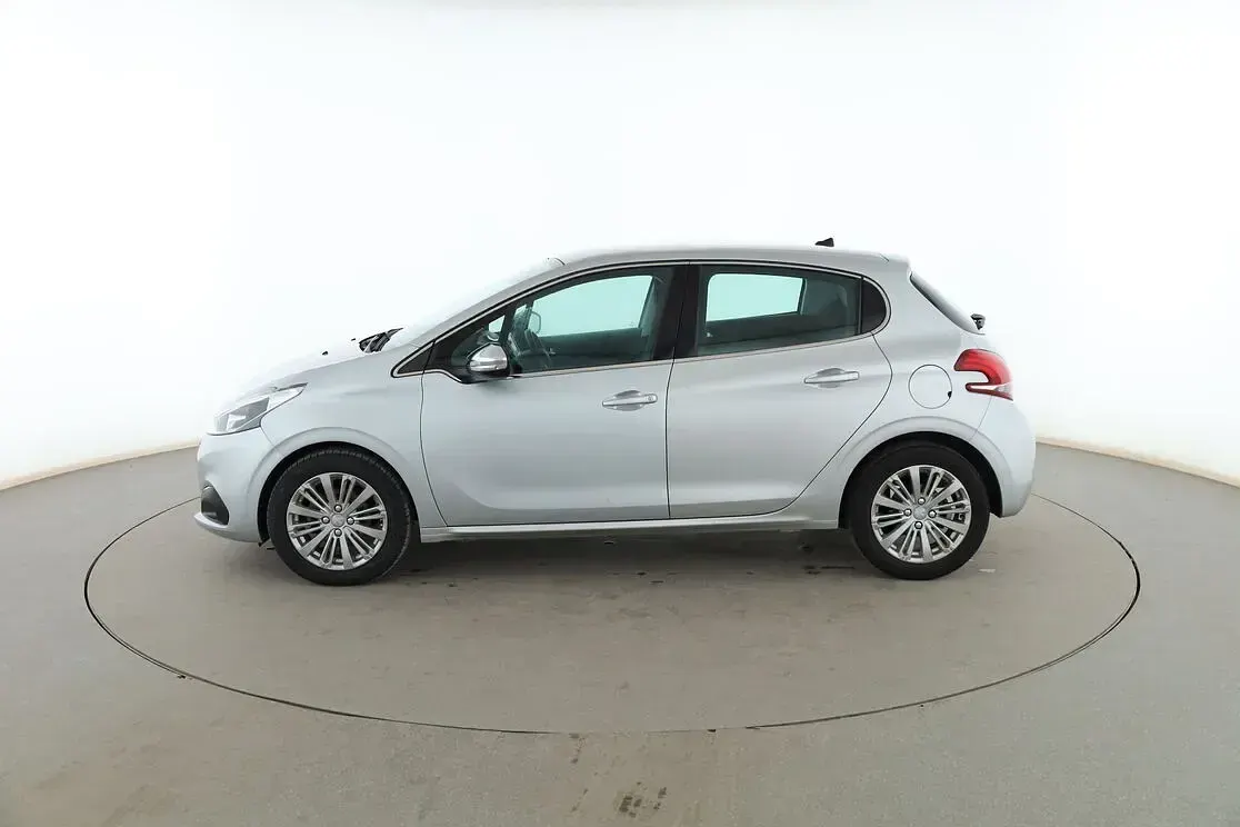Usado Peugeot 208 Allure 110 CV (80 kW) 2018 Gris Utilitario