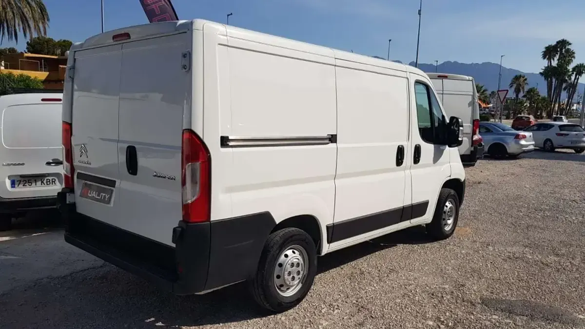 Usado Citroën Jumper 120 CV (88 kW) 2021 Blanco Monovolumen