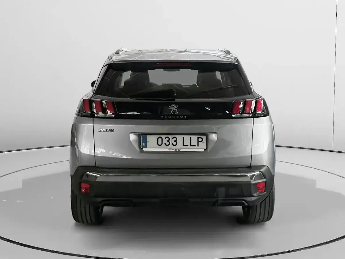 Usado Peugeot 3008 Allure 131 CV (96 kW) 2020 Gris / plata SUV