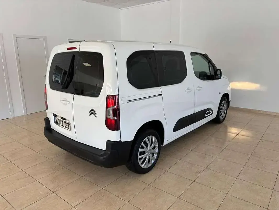 Usado Citroën Berlingo Feel 110 CV (80 kW) 2020 Blanco Monovolumen