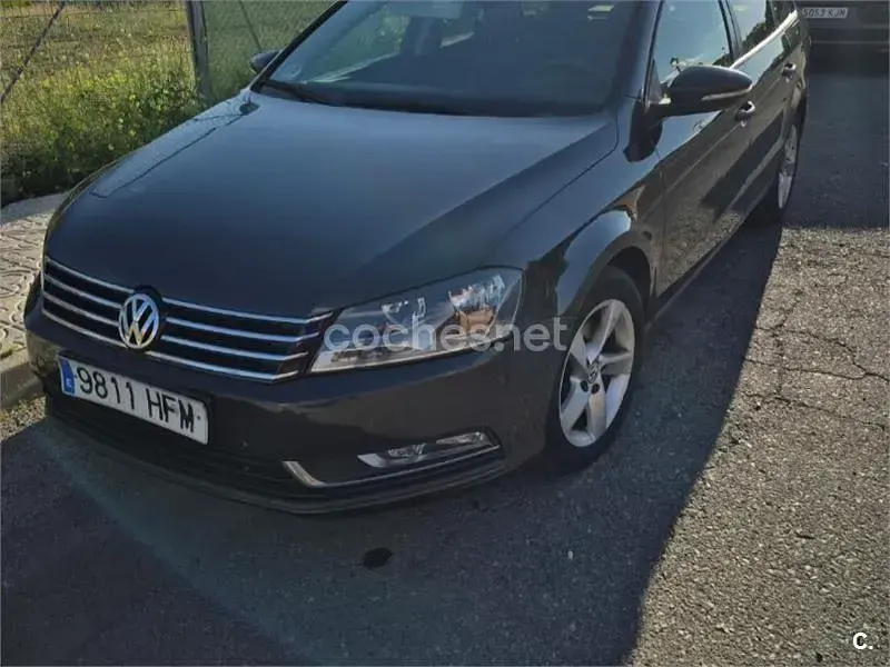 Usado VW Passat Advance 105 CV (77 kW) 2011 Marrón Familiar