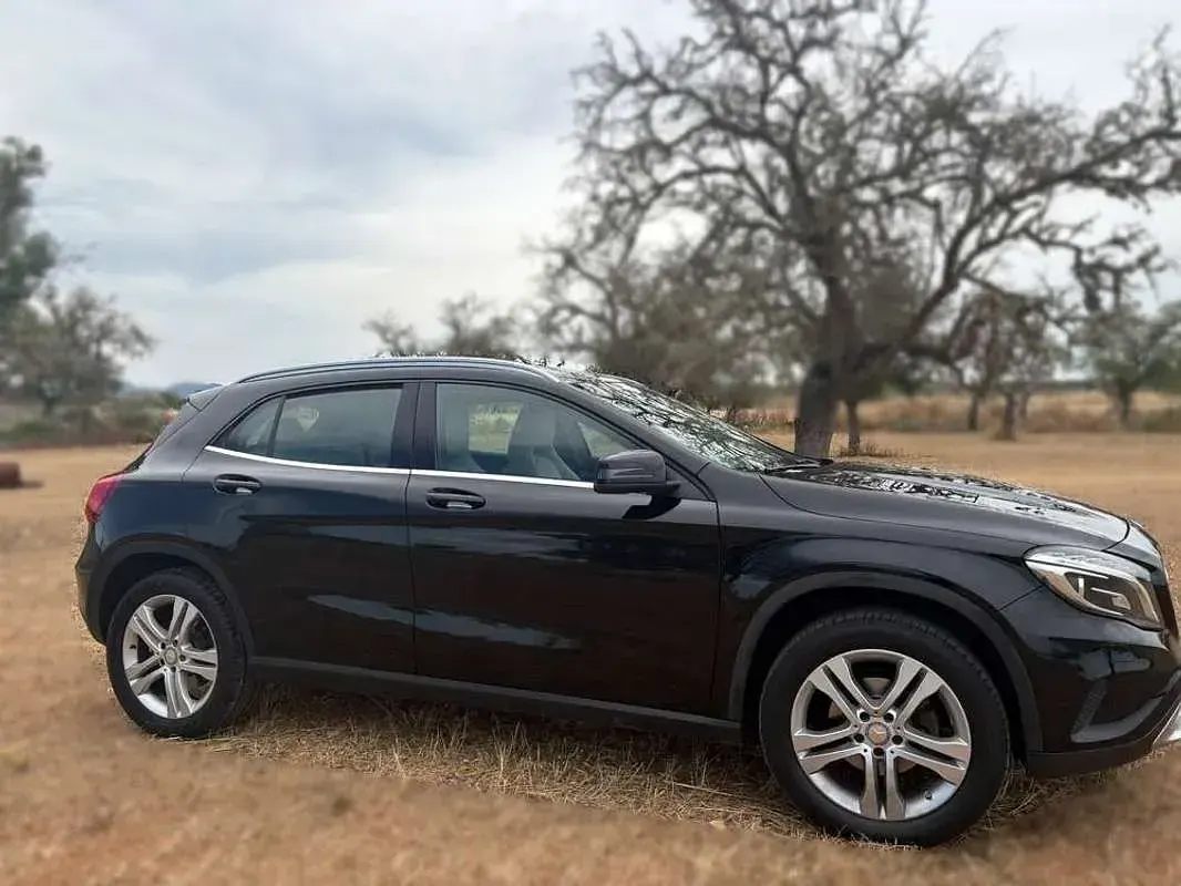 Usado Mercedes GLA200 Style 136 CV (100 kW) 2017 Negro SUV