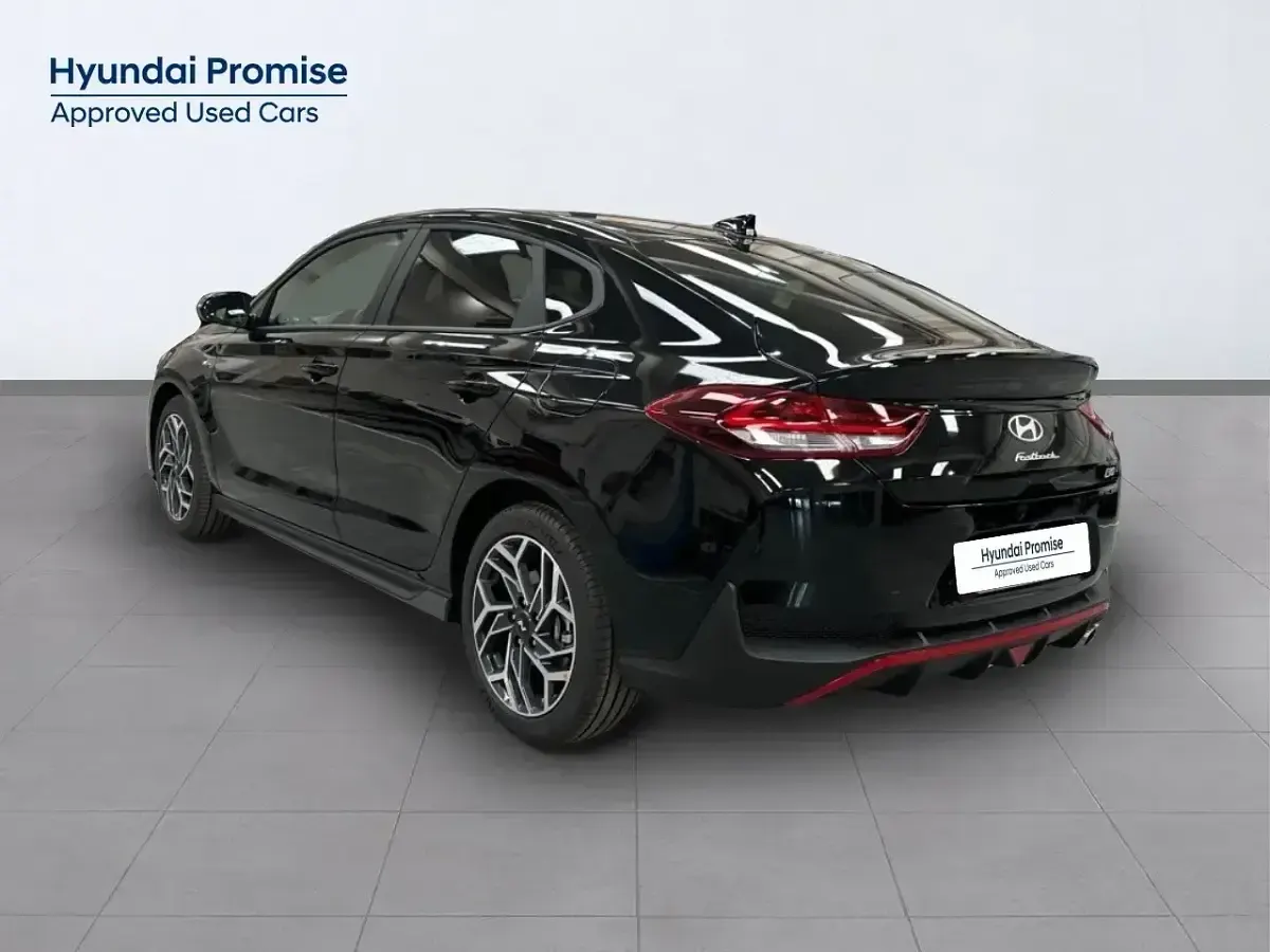 Nuevo Hyundai i30 N Line 100 CV (73 kW) 2026 Negro