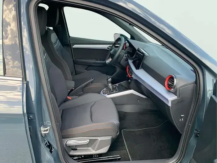 Usado Seat Arona FR 115 CV (84 kW) 2025 Azul SUV
