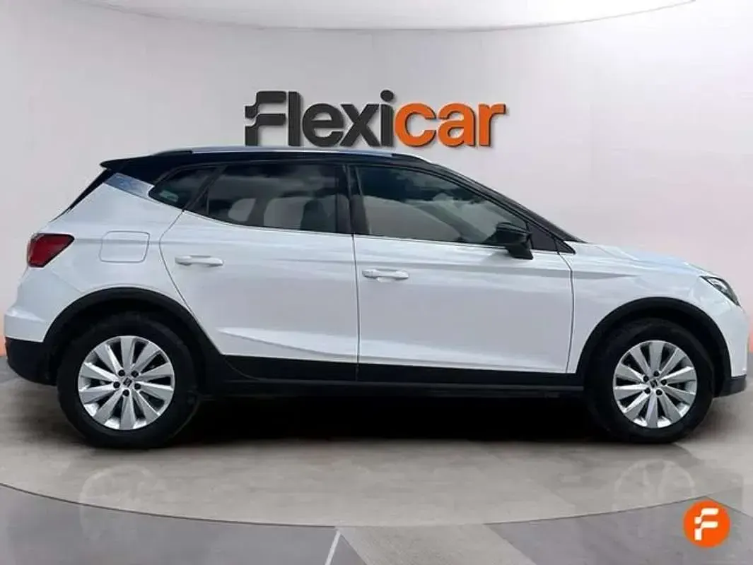 Usado Seat Arona FR 110 CV (80 kW) 2022 Blanco SUV