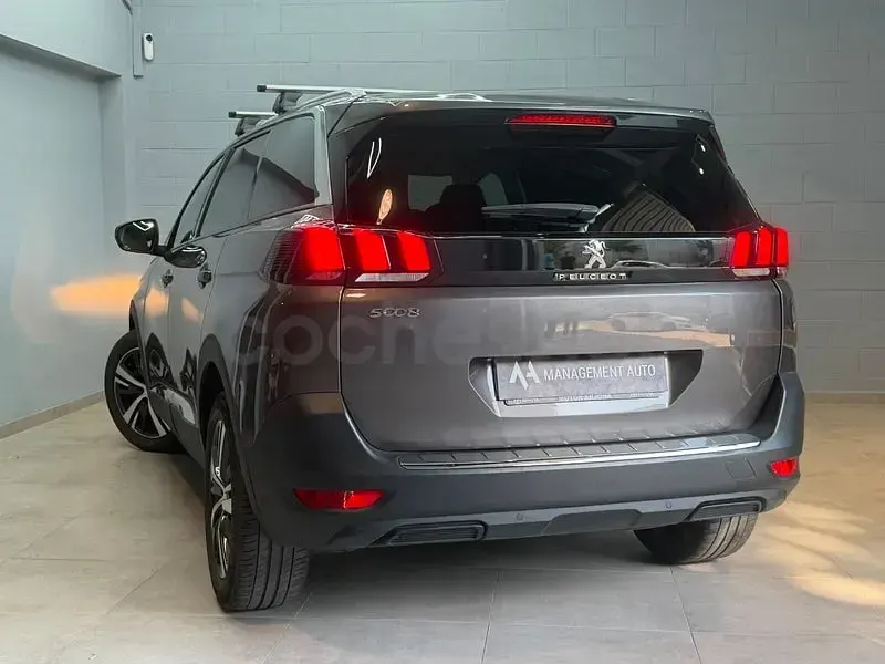 Usado Peugeot 5008 Allure 130 CV (95 kW) 2018 Gris / plata SUV