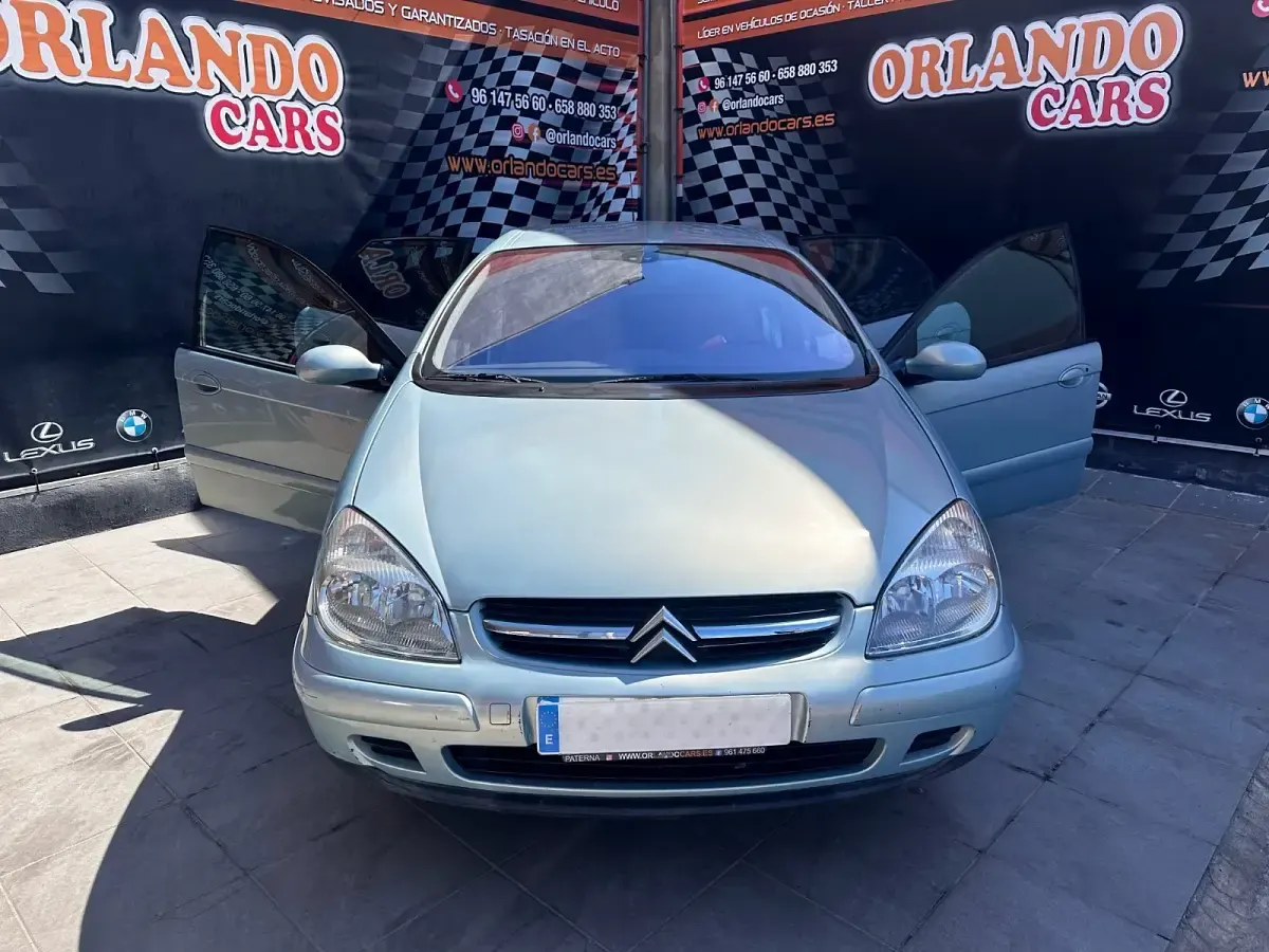 Usado Citroën C5 110 CV (80 kW) 2002 Azul claro Berlina